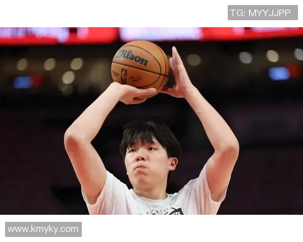 NBA赛场小动作频现引发球迷热议球员行为背后潜在隐患